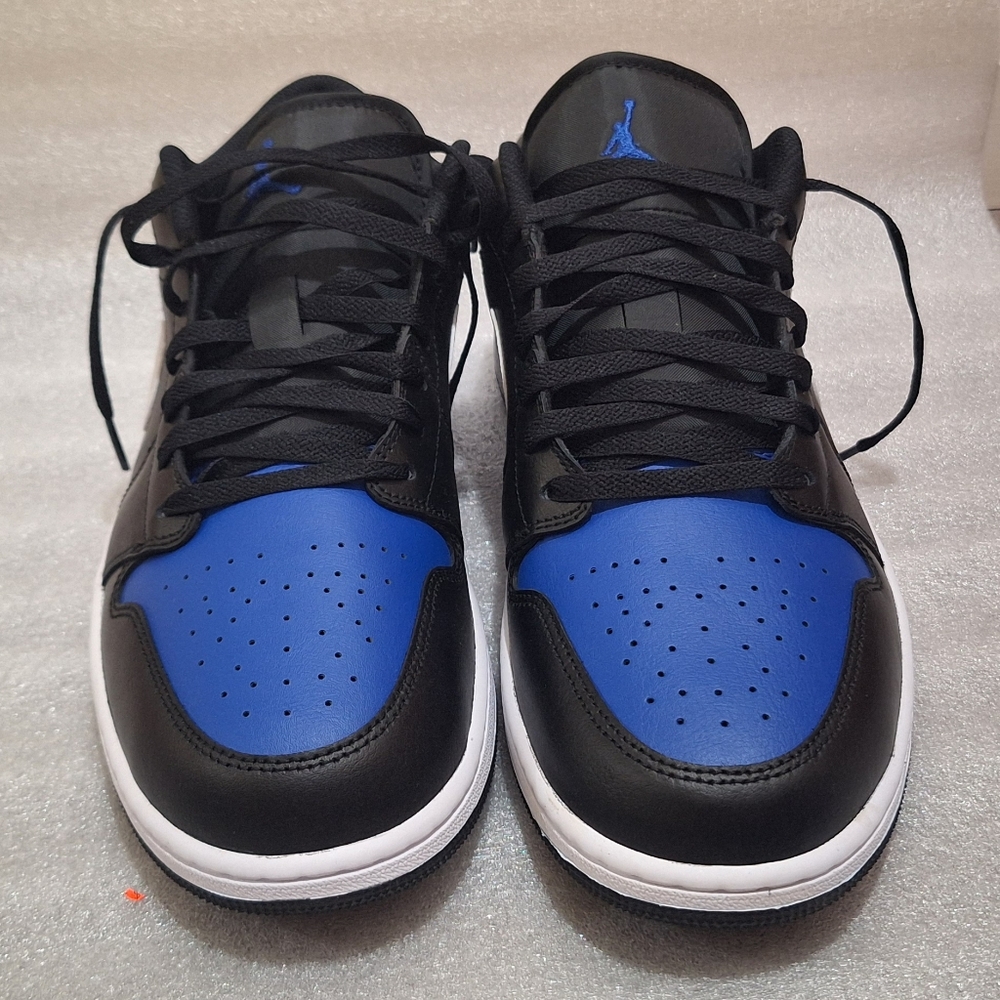 Air Jordan 1 Low - Picture 2 of 8